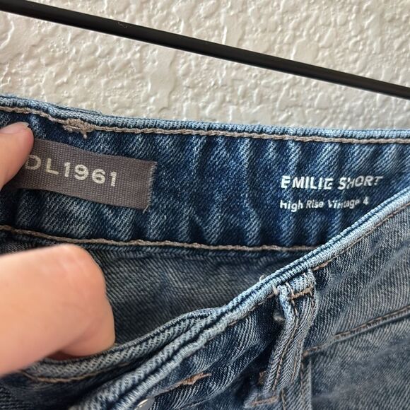 DL1961 High Rise Vintage Emilie Short size 4 - Picture 2 of 6